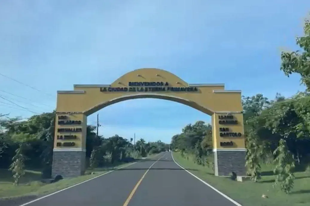 Arco de Bienvenida — La Mesa — Identidad urbana en Veraguas, Panamá